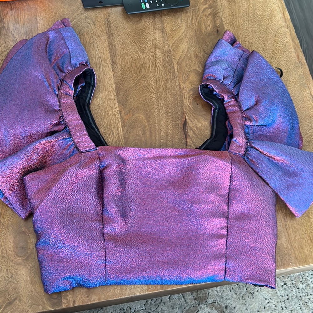 Do + Be SZ L iridescent ruffle crop top NWT perfect for mardi gras & 4th of July